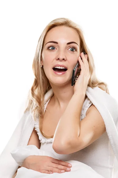 Mujer hablando emocional en el teléfono — Foto de Stock