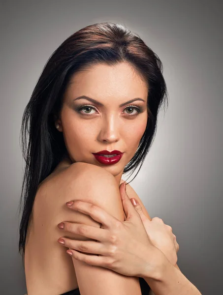 Componen retrato modelo encantador. labios rojos —  Fotos de Stock
