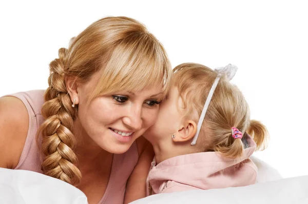 Whispering liten flicka och mor — Stockfoto