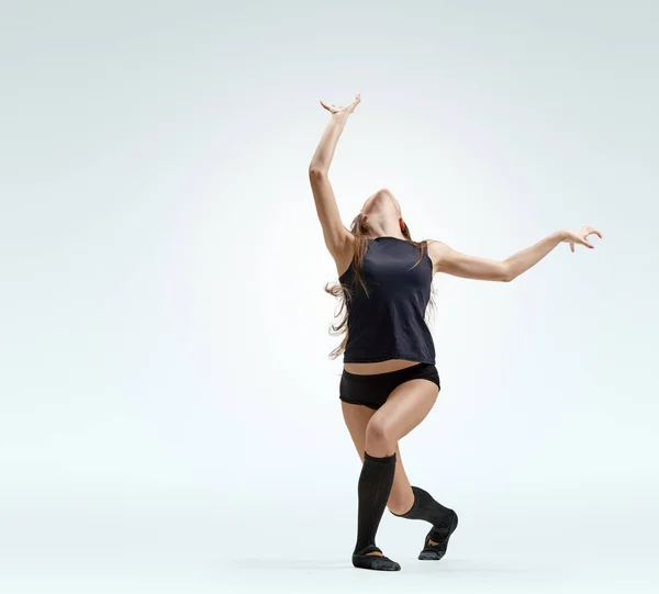 Bailarina chica en pose —  Fotos de Stock