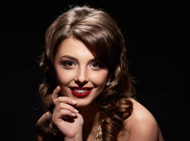 gülümseyen kız poz