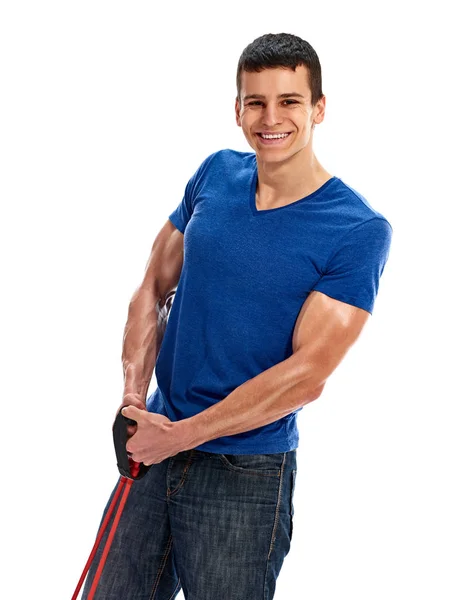 Hombre divertido haciendo ejercicio con expansor de goma — Foto de Stock