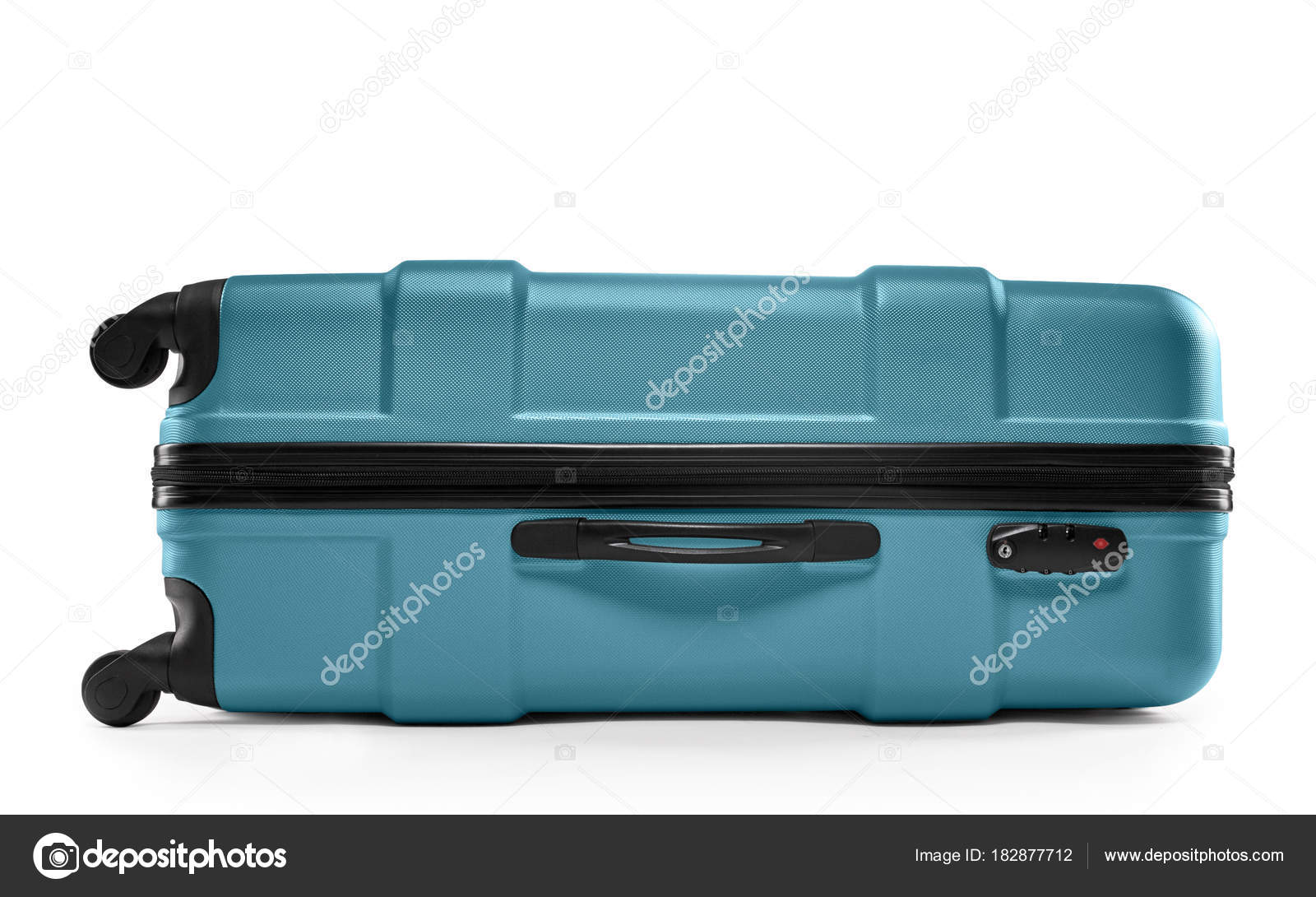 чемодан лежа. чемодан для путешествий. открытый чемодан. чемодан лежа. чемодан лежит.