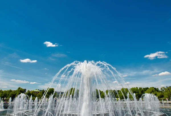Wielka fontanna ensemble — Zdjęcie stockowe