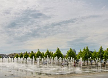 insanlar çalışan ile şehir çeşme