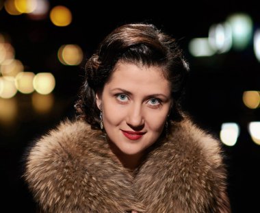 gülümseyen kadın portre ile yer