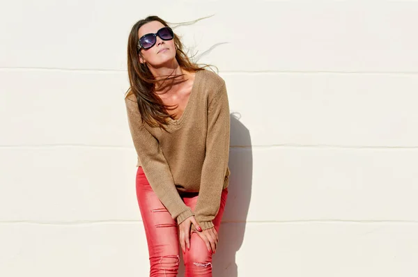 Fascino donna in occhiali da sole — Foto Stock