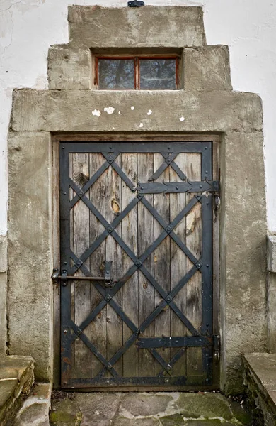 Старомодні двері — стокове фото