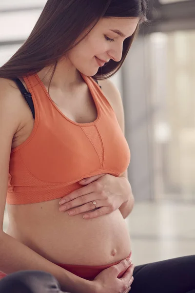 Fitness zwangere vrouw pauze — Stockfoto