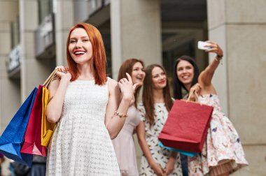 Şehrin alışveriş grubu kadınlarda