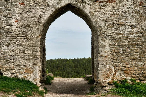 Entrance arch ruins.Ternopil region, Ukraine — Stock Photo, Image