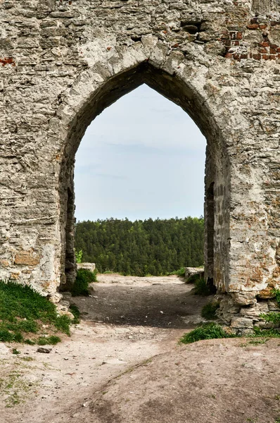 Entrance arch ruins.Ternopil region, Ukraine — Stock Photo, Image