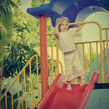 Çocuk kaydırağında