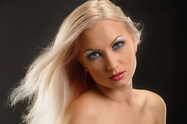 Jeune blonde élégante — Photo