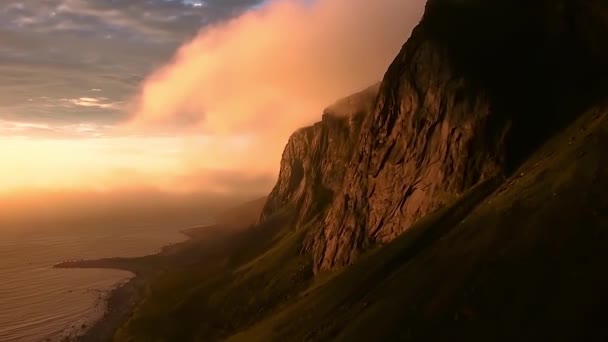 Montaña Noruega Las Nubes Del Atardecer Punto Vista Superior Vista — Vídeo de stock