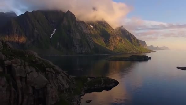 Norge Berg Solnedgången Moln Överst Sidan Flygfoto Från Drönare Moln — Stockvideo
