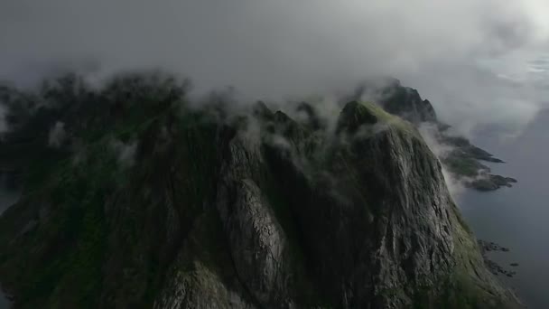 Норвегия Гора Закате Верхняя Точка Зрения Вид Воздуха Беспилотника Облаках — стоковое видео