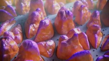 Vj video üçgen tüneli. Taşıma sıvısı soyut. Görsel yanılsamalar, hareket eden dalgalar. Hipnoz için psikedelik soyutlama. Video dj çalmak için arka plan, müzik videoları için VJ döngüsü. LED ekranlar ve projeksiyon haritası. Yolda döngü Hızı hareketi.