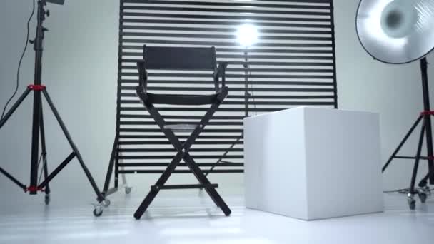 Чёрно Белый Циклорама Темная Комната Современные Фото Студии Профессиональным Оборудованием — стоковое видео