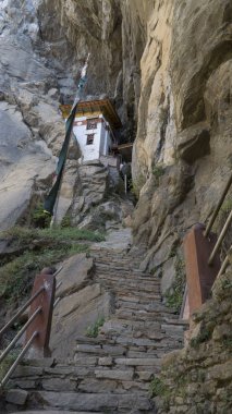 Kaplanın yuva monastery yakınındaki meditasyon evi. Bhutan Krallığı