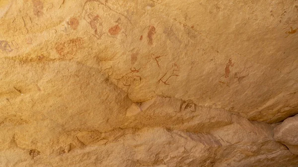 Древнее наскальное искусство в пустыне Сахара — стоковое фото