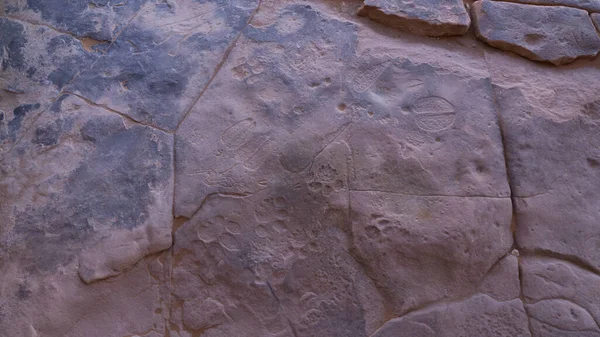 Arte rupestre antiguo en el desierto del Sahara —  Fotos de Stock