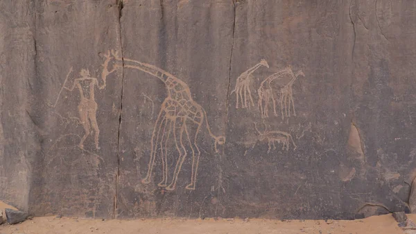 Arte rupestre antiga no deserto do Saara — Fotografia de Stock