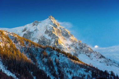 Son ışık hüzmesi Aiguille du Midi yan Chamoinix Mont Blanc boyalar.