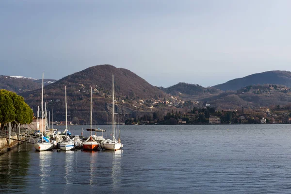 Mattina lungo la costa del Lago d'Orta — Foto Stock
