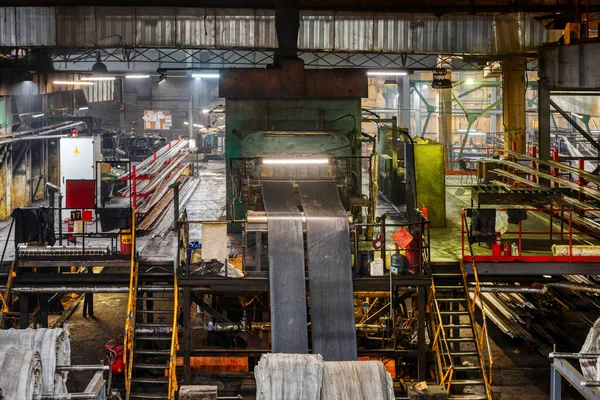 Large press for vulcanizing rubber bands.