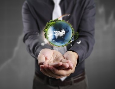 Küre, elinde toprak, parlayan bizim seyyare yerküre tutan el. EA