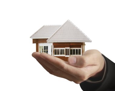 Ev insanların elinde. 