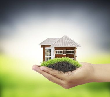  Ev insanların elinde.