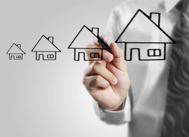 İşadamı el bir ev çizimi 