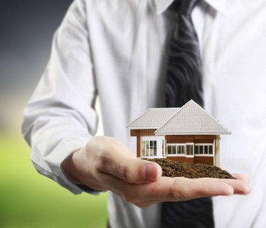 iş adamı evin içinde insan eli 