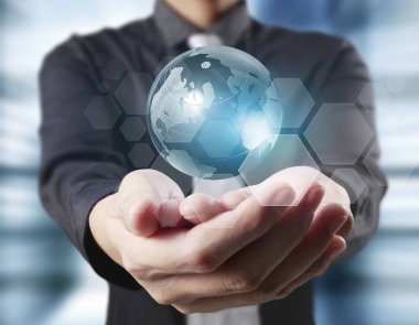 Küre, dünya insan elinde parlayan bizim seyyare yerküre tutan el. NASA tarafından sağlanan Earth görüntü