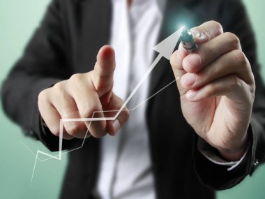 İşadamı grafik büyüyen grafik çizim