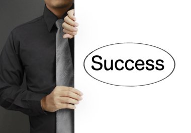 Beyaz boş kağıt sayfası mockup tutan el