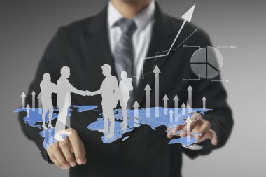Finansal sembolleri olan bir iş adamı geliyor.