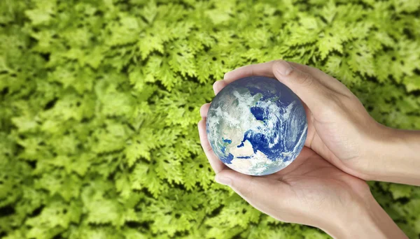 Globe, terre en main humaine. Image de la Terre fournie par Nasa — Photo