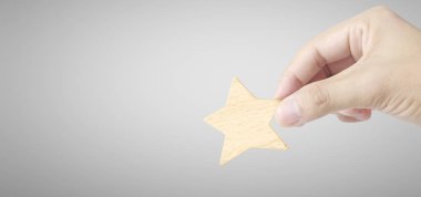 Tahtayı beş yıldız şekline sokmanın eli