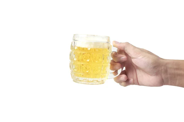 Стакан пива в руке изолированы — стоковое фото