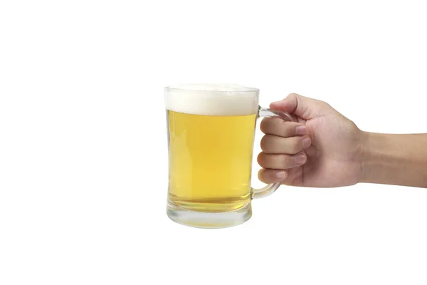 Vaso de cerveza en mano aislado — Foto de Stock