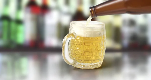 Copo de uma cerveja isolada — Fotografia de Stock