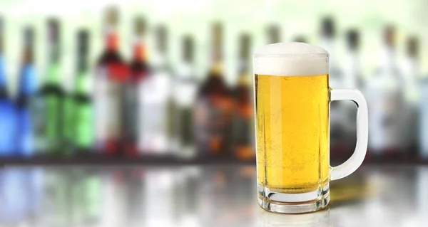 孤立したビールのグラス — ストック写真