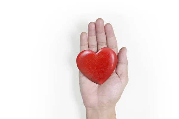 Mani con un cuore rosso. Concetti di donazione di salute — Foto Stock