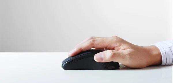 Hand holding computer mouse. technology network — Stock Photo, Image