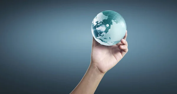 Globo, terra in mano umana, che regge il nostro pianeta splendente — Foto Stock