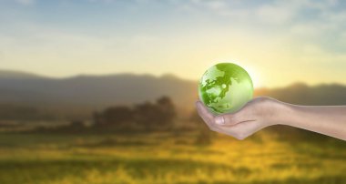 Küre , insan elinde toprak. Nasa tarafından sağlanan Dünya görüntüsü