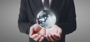 Dünya, insan elinde, gezegenimizi parıl parıl tutuyor. Dünya resmi Nasa tarafından sağlandı